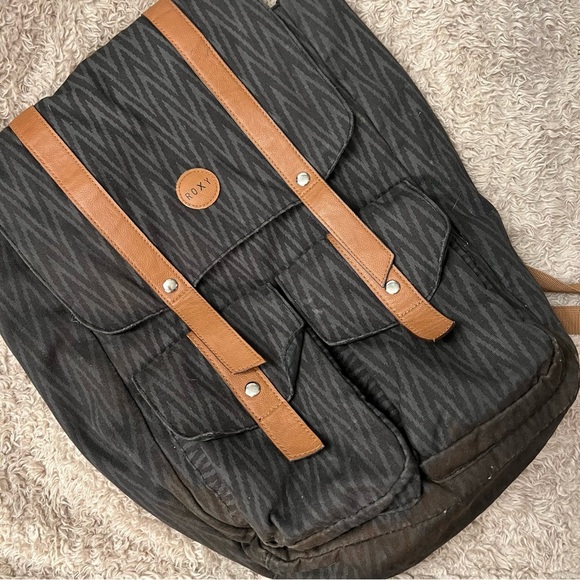 Roxy Black Grey Chevron Stripe Backpack - Picture 1 of 4